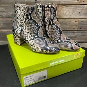 Gianni Bini Jaydennn snake print bootie size 8.5